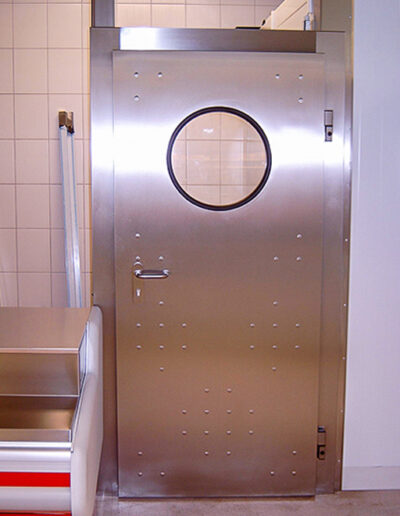 Betriebsraum-Drehtür Typ EBF 11.060 für Großküchen von Ehrenfels Isoliertüren, Kühlraumtüren, Gefrierraumtüren, Tiefkühlraumtüren, Betriebsraumtüren, Pendeltüren